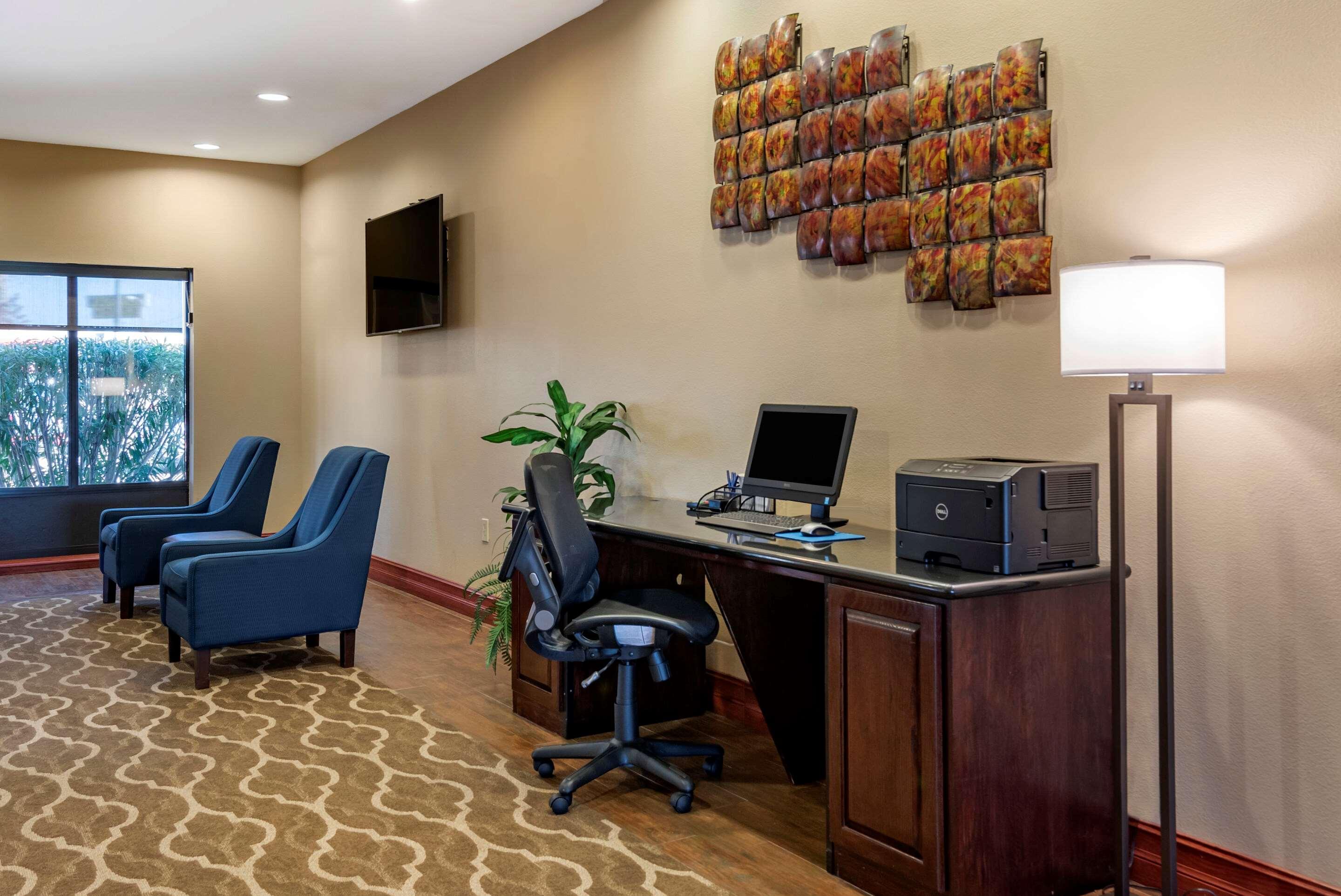 Comfort Suites Airport South Montgomery Exterior photo