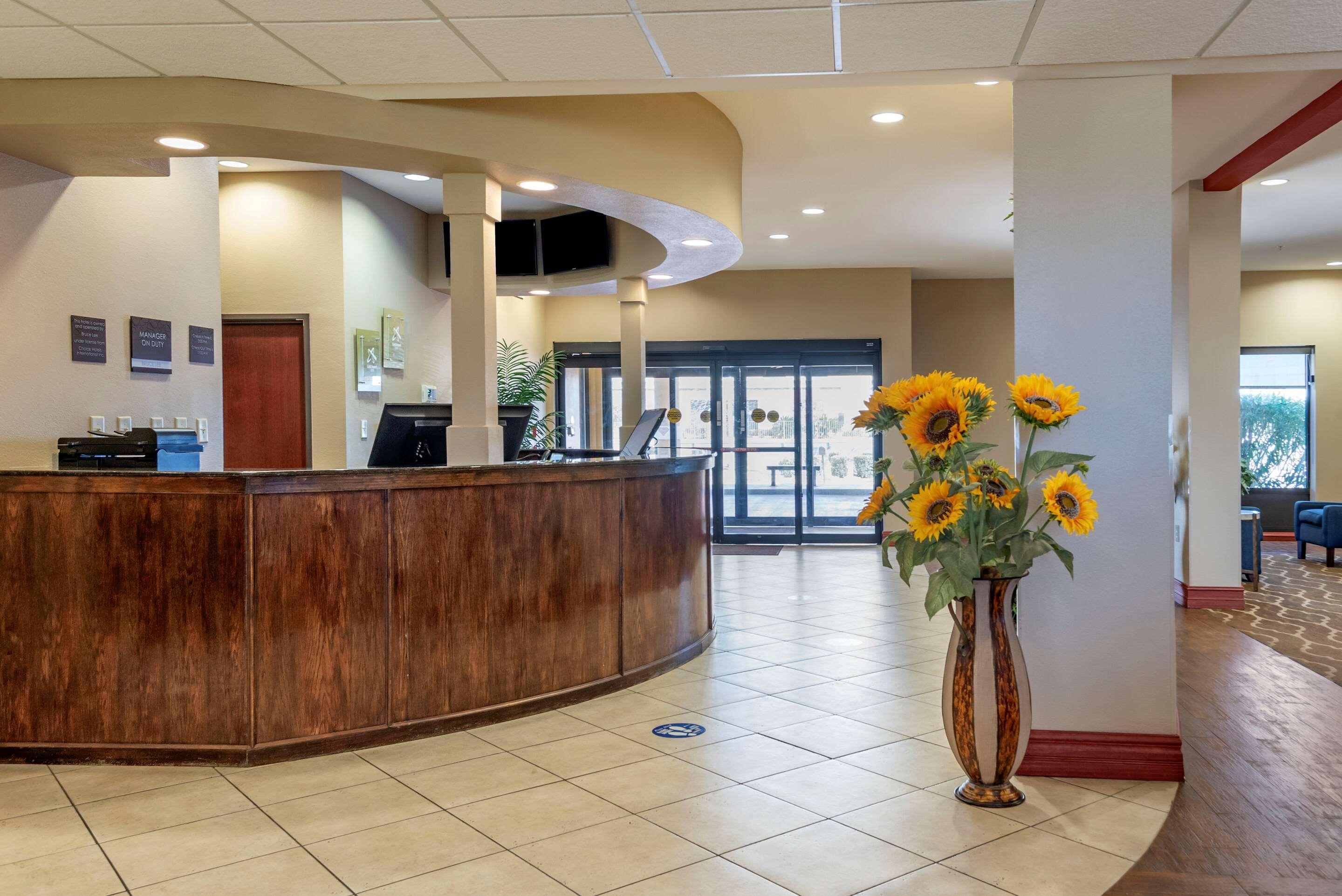 Comfort Suites Airport South Montgomery Exterior photo