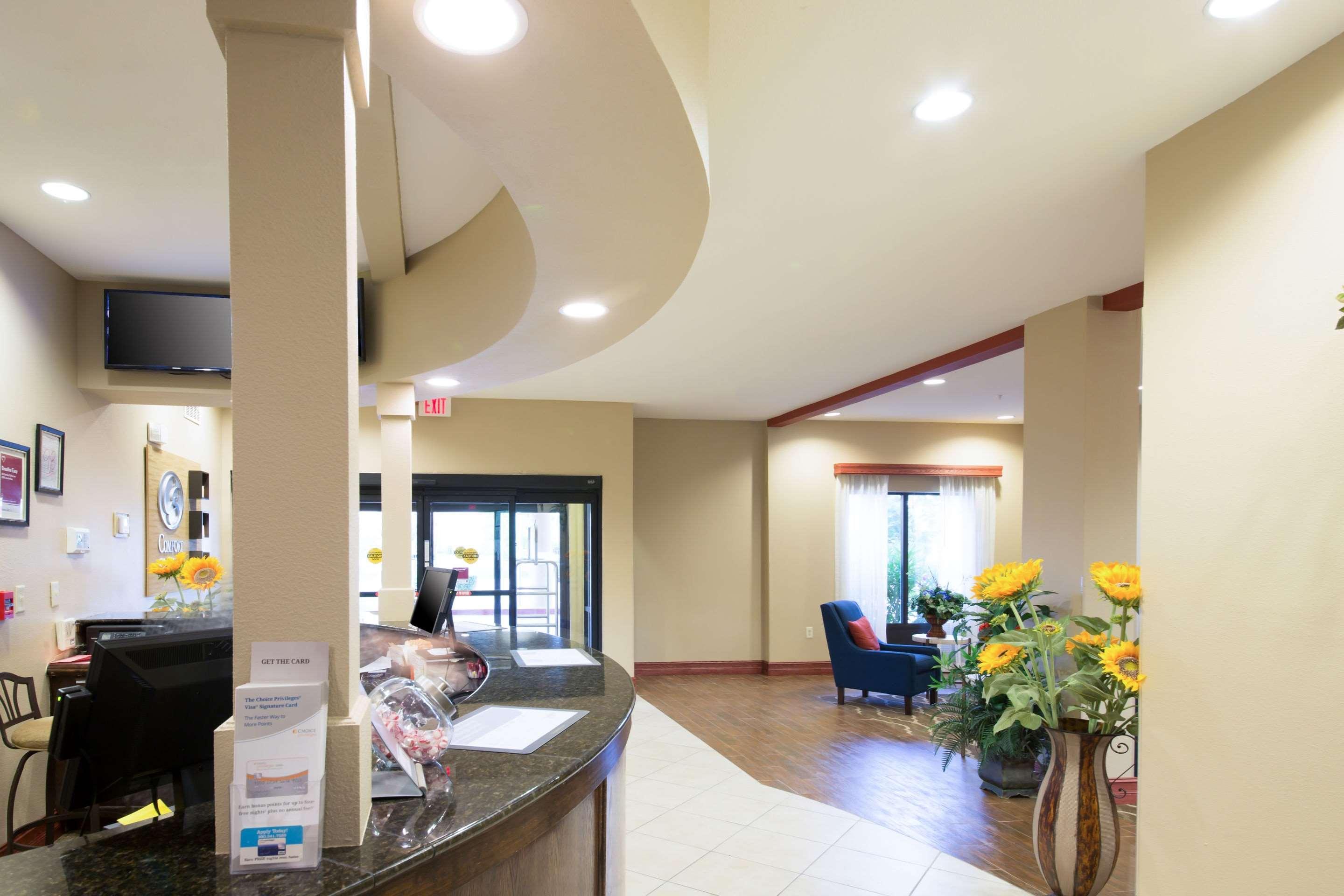 Comfort Suites Airport South Montgomery Exterior photo