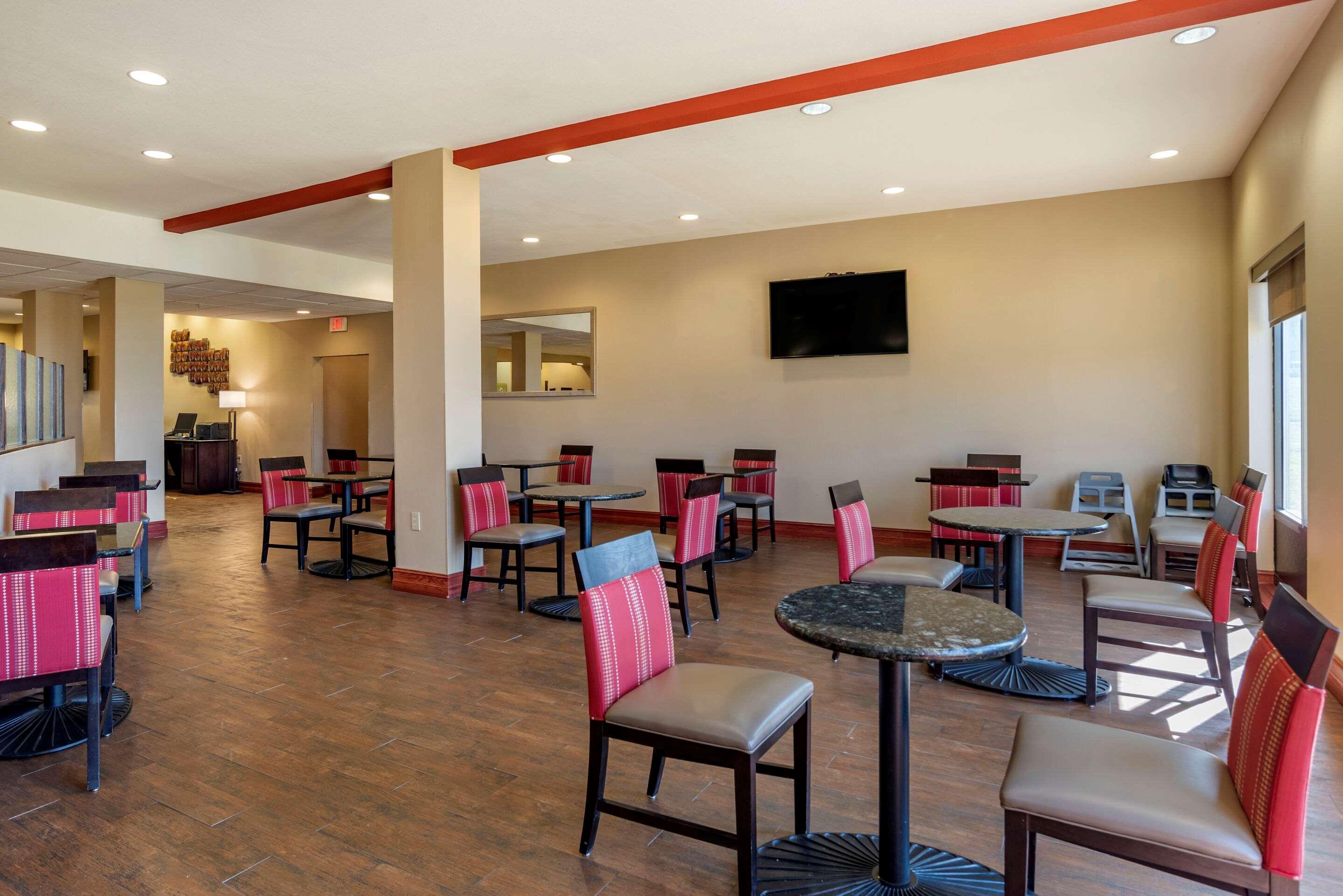 Comfort Suites Airport South Montgomery Exterior photo