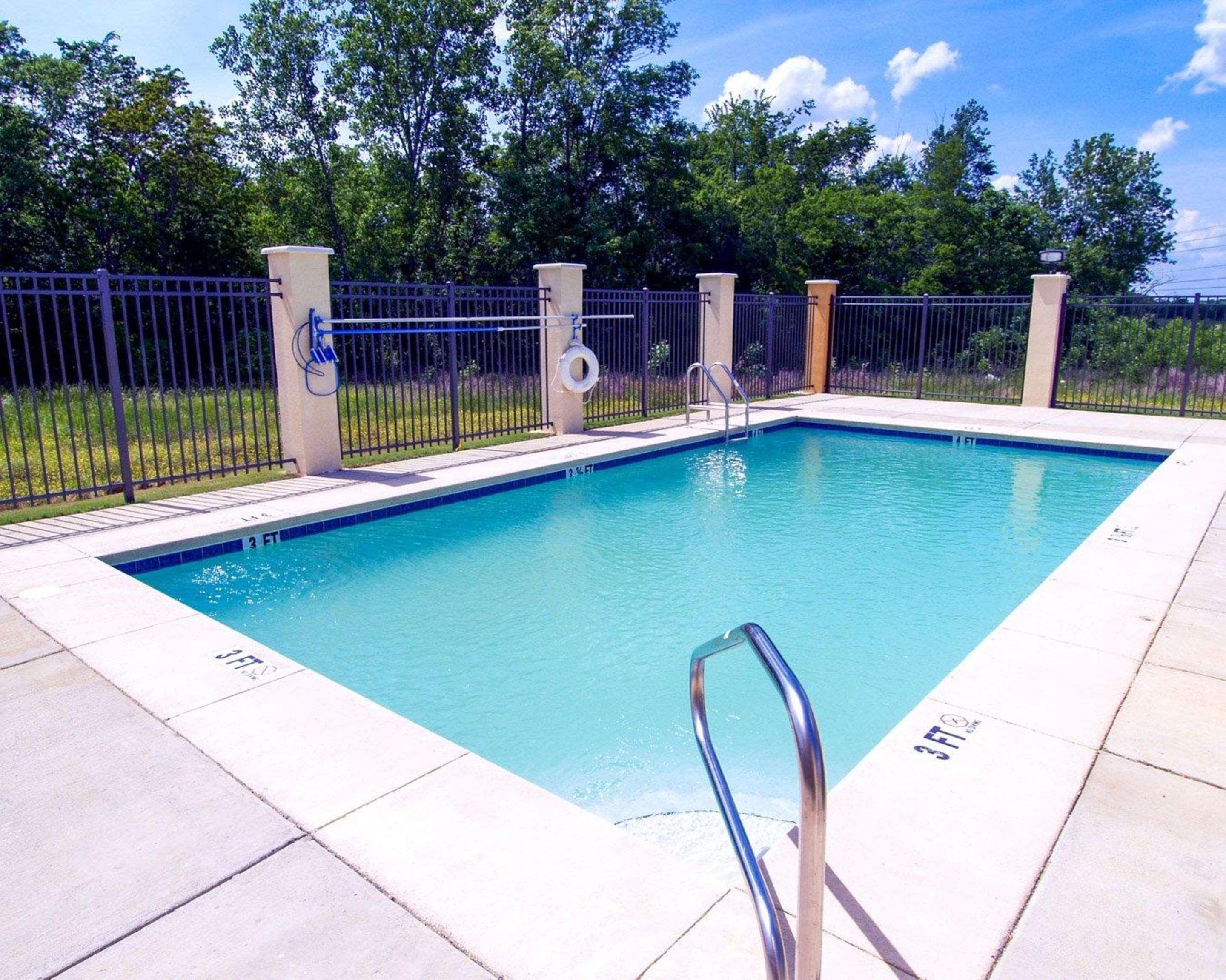 Comfort Suites Airport South Montgomery Exterior photo