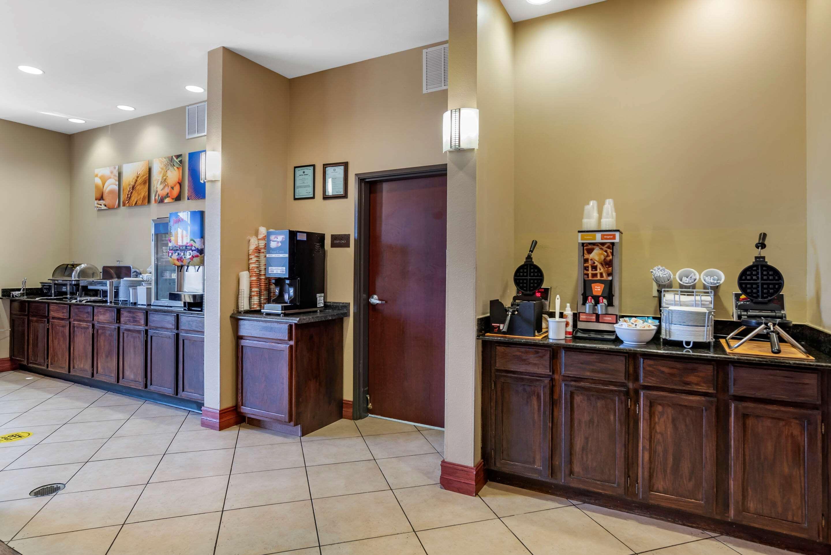Comfort Suites Airport South Montgomery Exterior photo